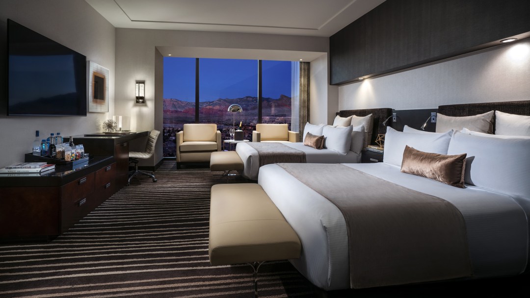 Signature Suite Queen Bedroom Mountain View